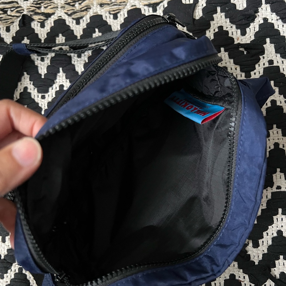 BAGGU Crossbody Bag with Hello Kitty Apple Design - Picture 3 of 5